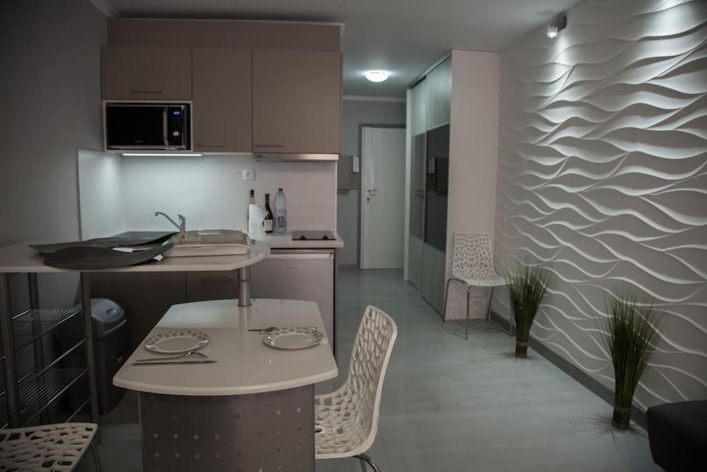 Stylish Studio In Only 50 Meters From Beach ! Nice Dış mekan fotoğraf