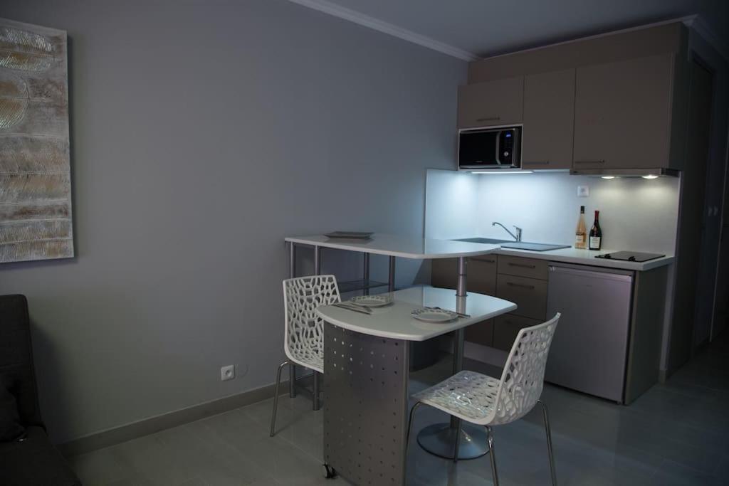 Stylish Studio In Only 50 Meters From Beach ! Nice Dış mekan fotoğraf